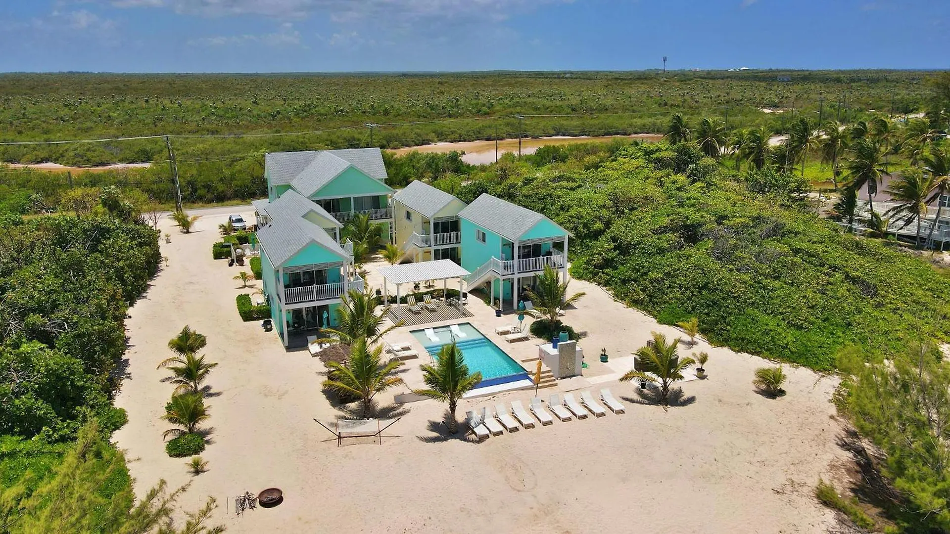 The Blue Iguana At Cottages Sand Bluff