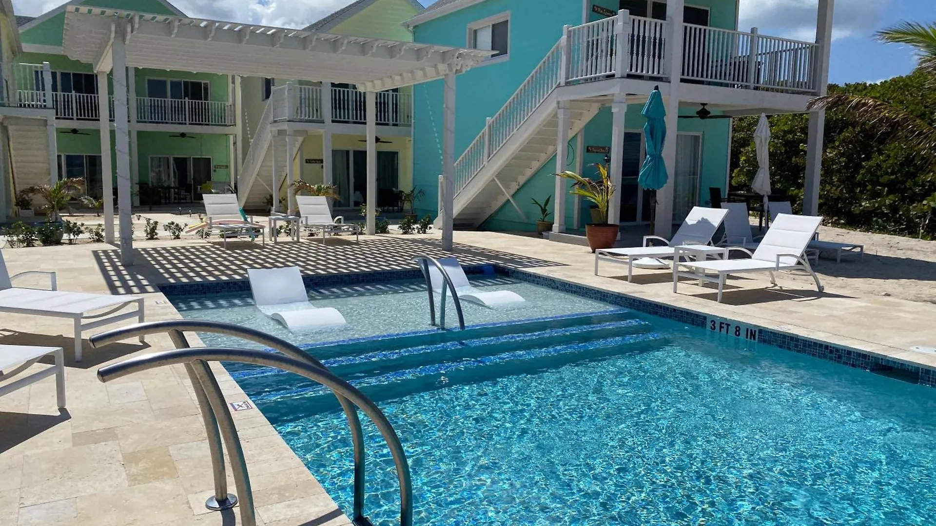 The Blue Iguana At Cottages Sand Bluff