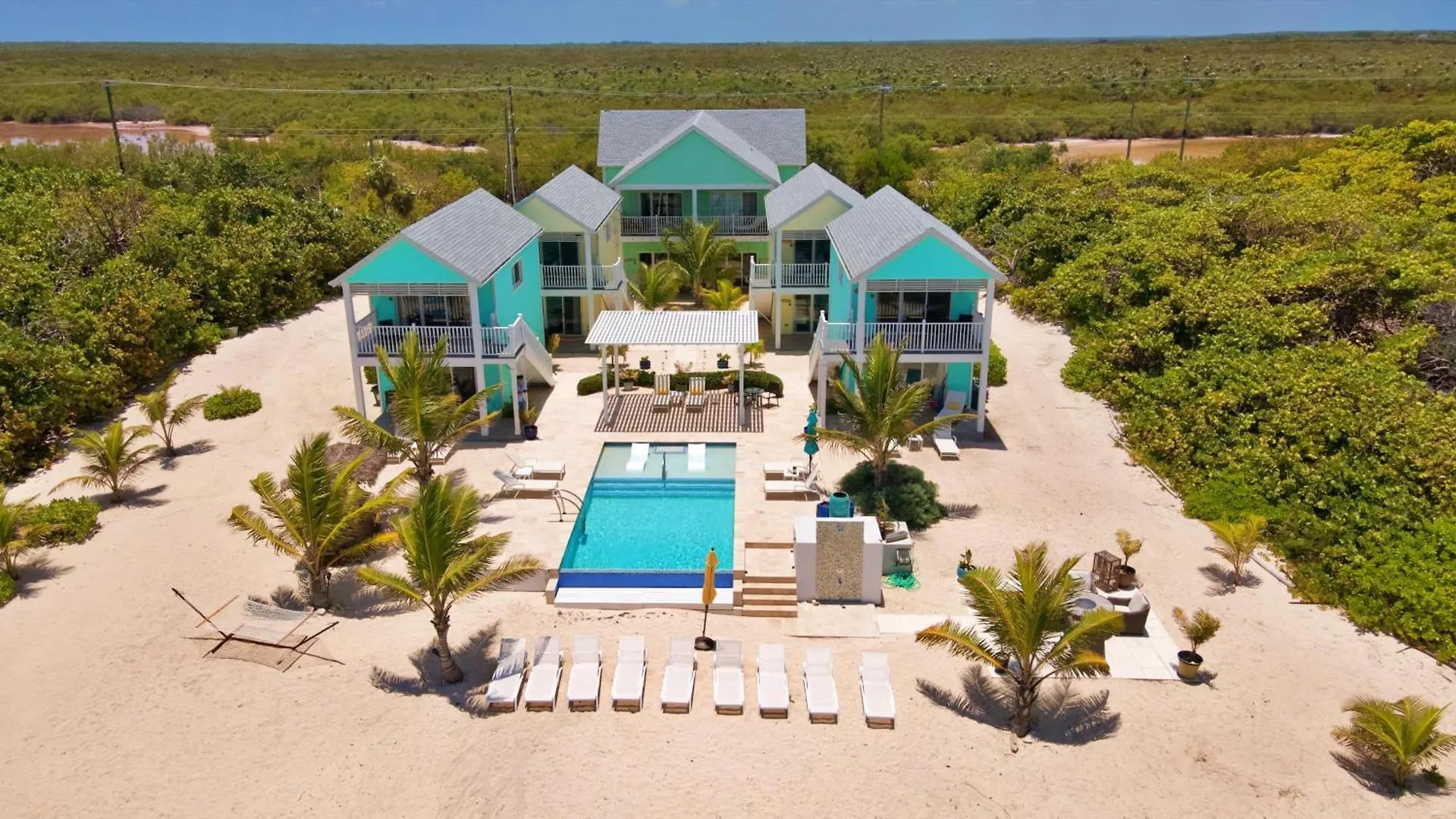 The Blue Iguana At Cottages Sand Bluff 0*,