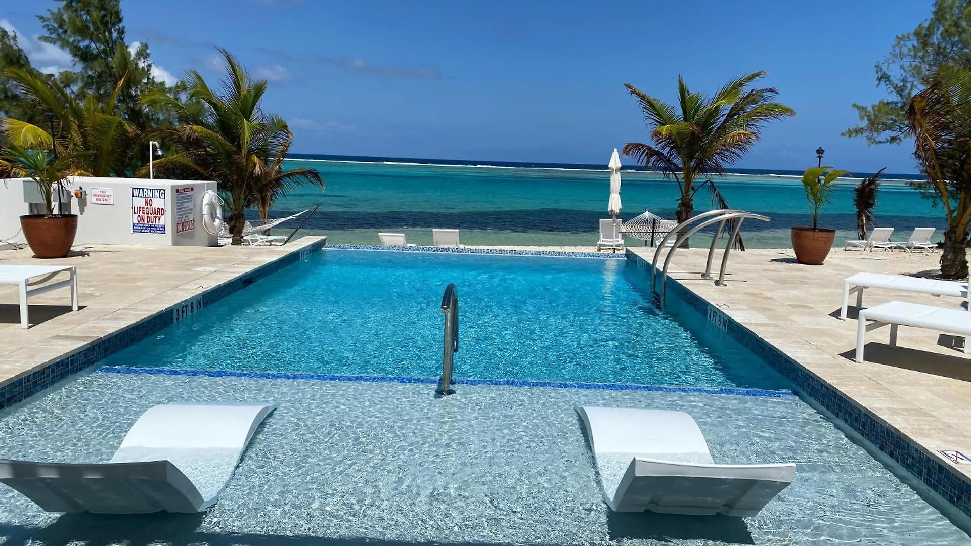 The Blue Iguana At Cottages Sand Bluff 0*,