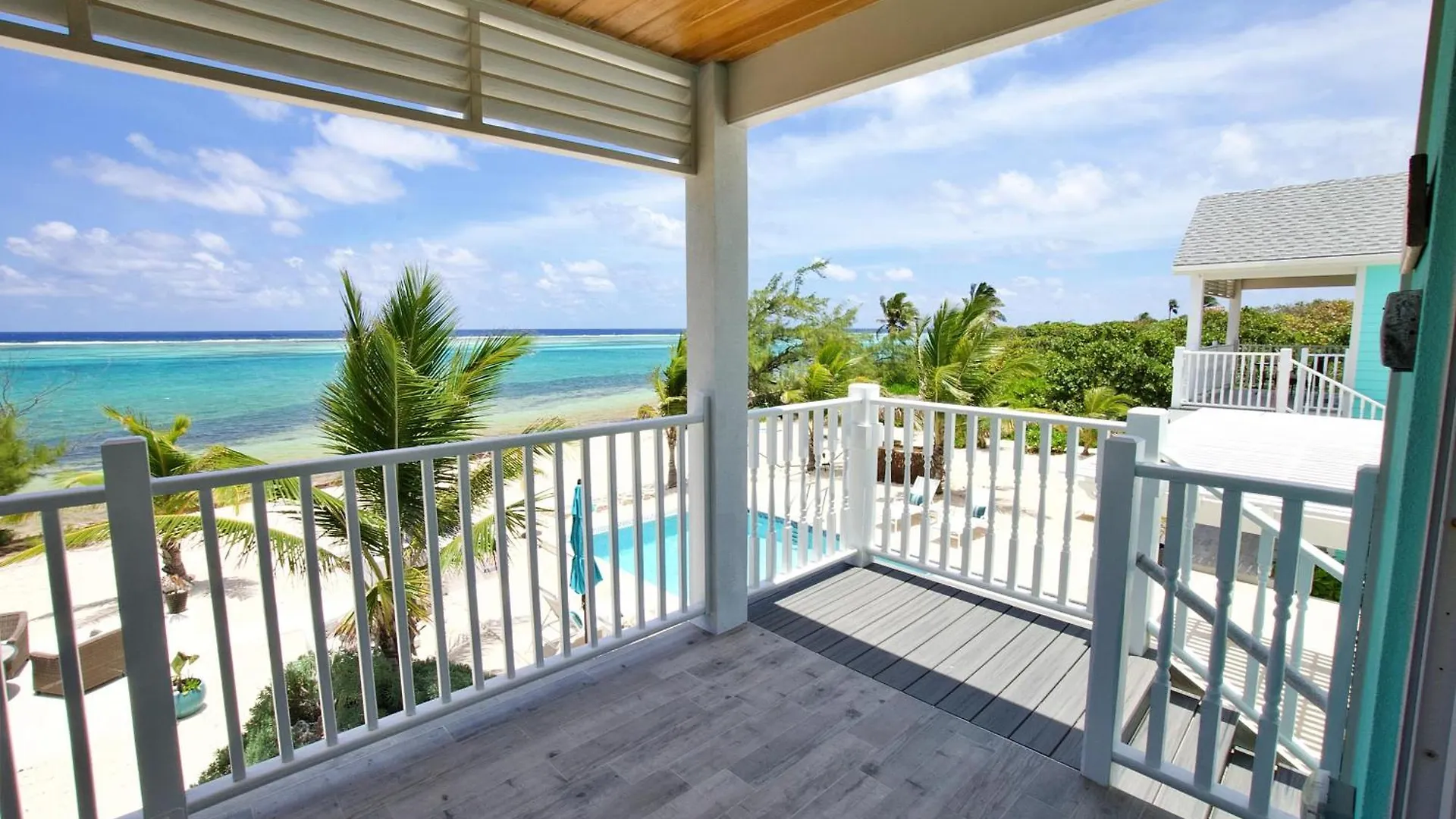 The Blue Iguana At Cottages Sand Bluff Isole Cayman